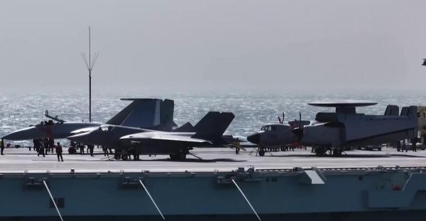 倍悦网 福建舰弹射歼-35，美国网友“酸了”：一架B-2就能轻松应付
